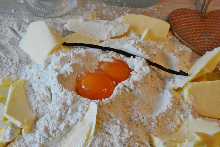 copertina di Uova di pollo romagnolo, farina e zucchero: facciamo i biscotti!