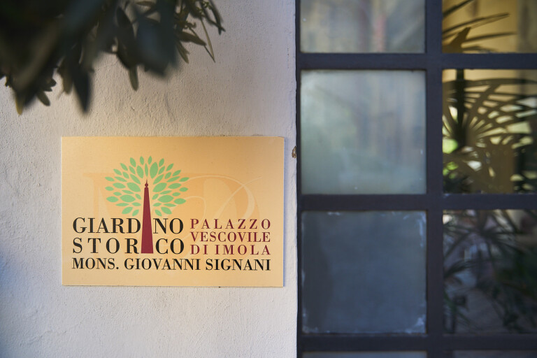 copertina di Visita guidata al giardino storico Mons. G. Signani