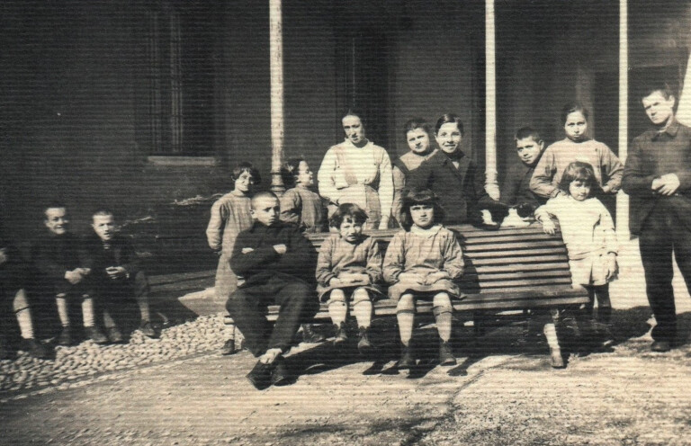 immagine di Storie di bambini prigionieri. Dai brefotrofi ai manicomi