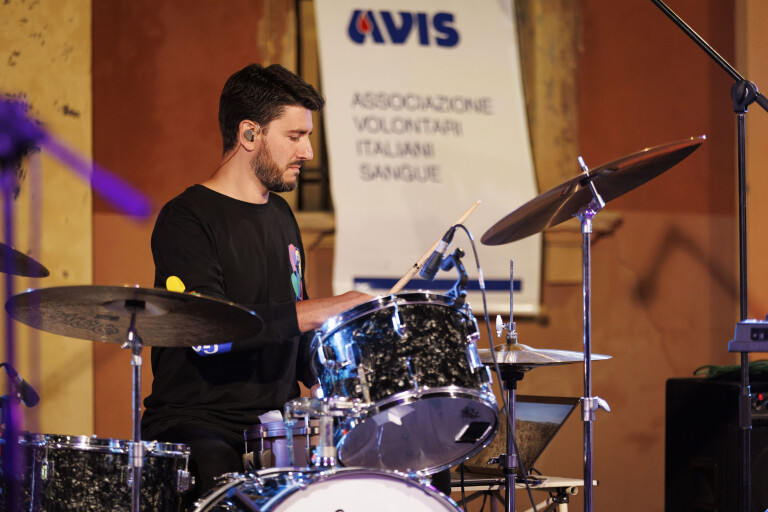 copertina di Gocce di musica per la solidarietà
