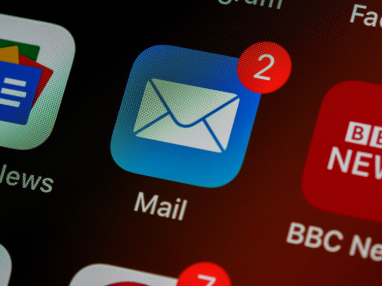 copertina di App, e-mail e i servizi on line più utili