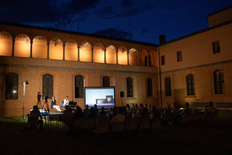 immagine di Una bacheca per l’eternità. Lapidi e social network nell'antica Roma