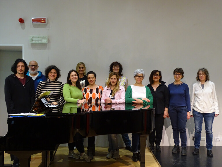 Il coro degli adulti della Nuova scuola di musica Vassura Baroncini