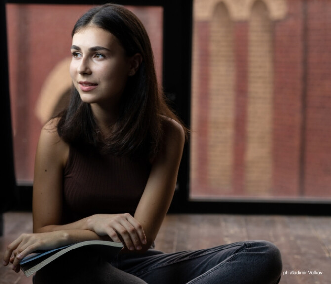 copertina di ALEXANDRA DOVGAN