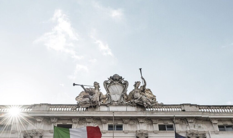 copertina di Storie di diritti e di democrazia. La corte costituzionale nella società
