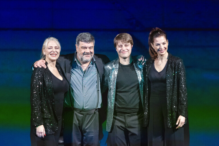 Foto di Salvatore Pastore: da sinistra Emanuela Rossi, Francesco Pannofino, Andrea Pannofino ed Eleonora Ivone