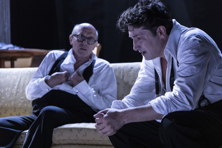 Elio De Capitani e Angelo Di Genio in "Erano tutti miei figli" © Laila Pozzo