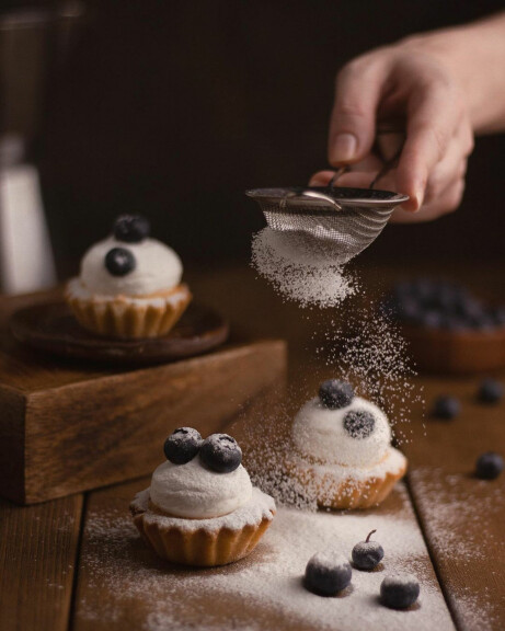 copertina di INCONTRI DI GUSTO – LA PASTICCERIA D’AUTORE DI SEBASTIANO CARIDI e Tommaso Foglia